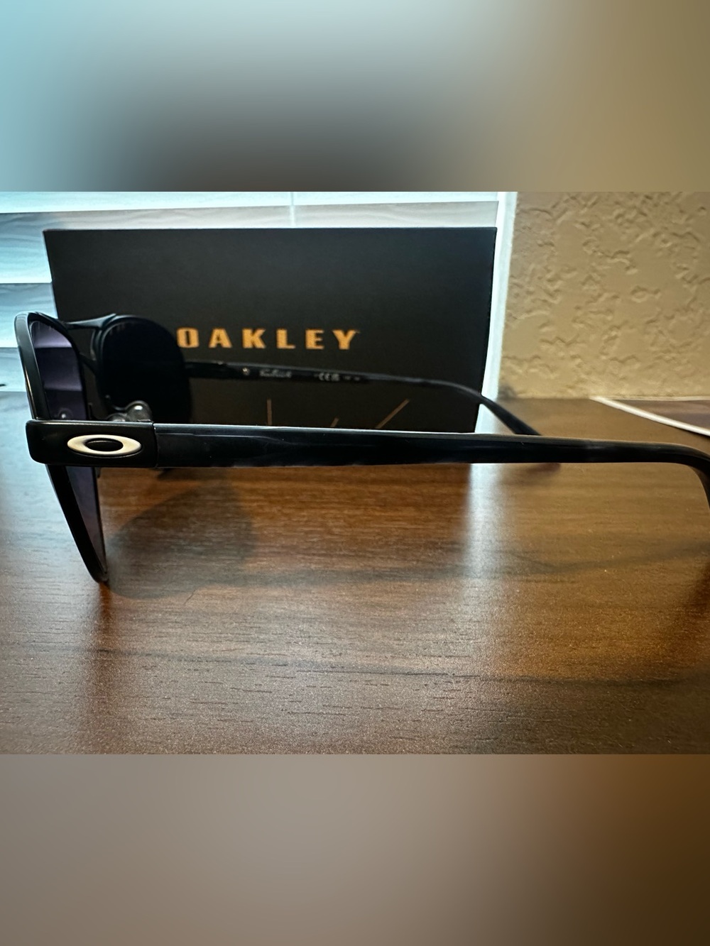 NWB OAKLEY AVIATOR SUNGLASSES